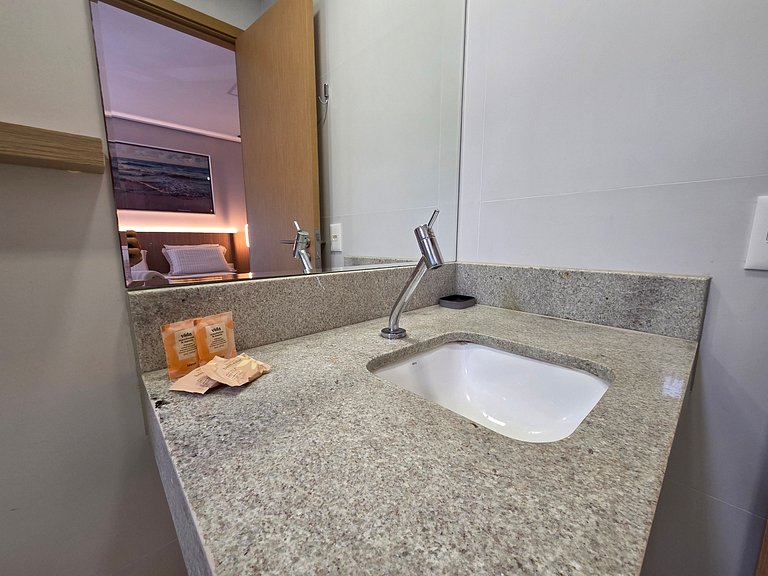 Lindo Studio com Piscina a poucos passos da Praia