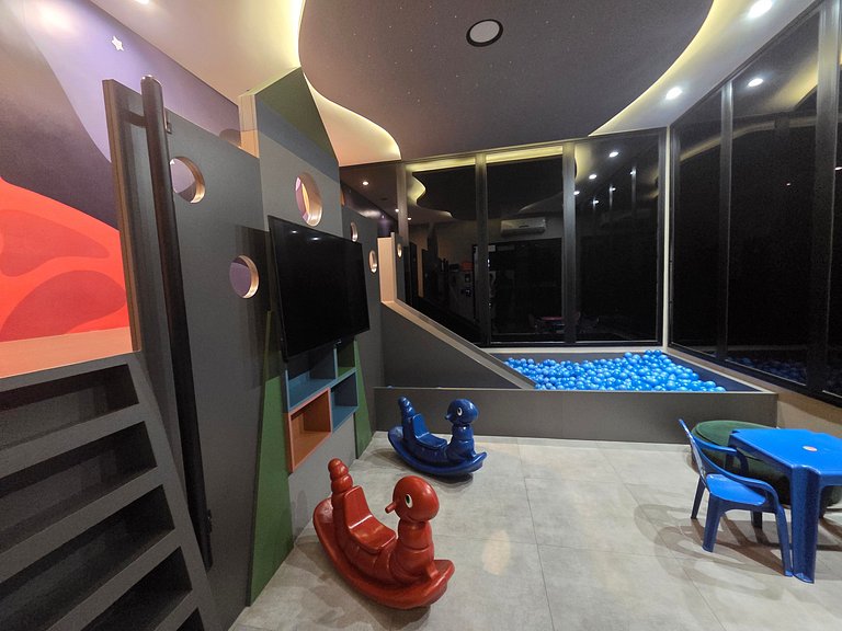 Lindo Studio com Piscina a poucos passos da Praia