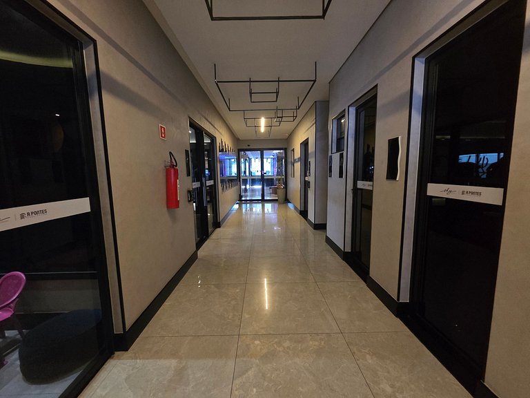 Lindo Studio com Piscina a poucos passos da Praia