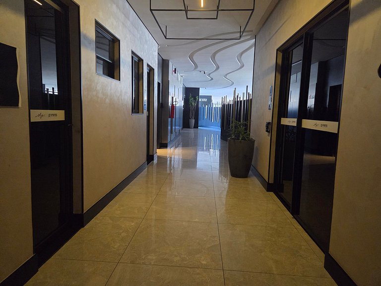 Lindo Studio com Piscina a poucos passos da Praia