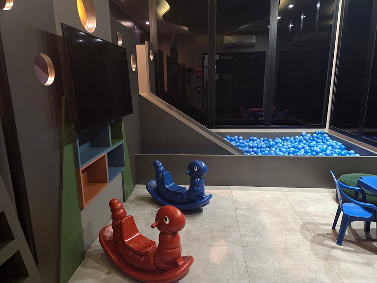 Lindo Studio com Piscina a poucos passos da Praia