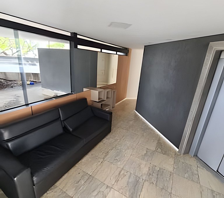 Excelente quarto e sala de frente para o mar.