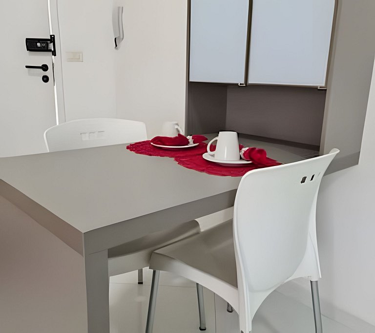 Excelente quarto e sala de frente para o mar.