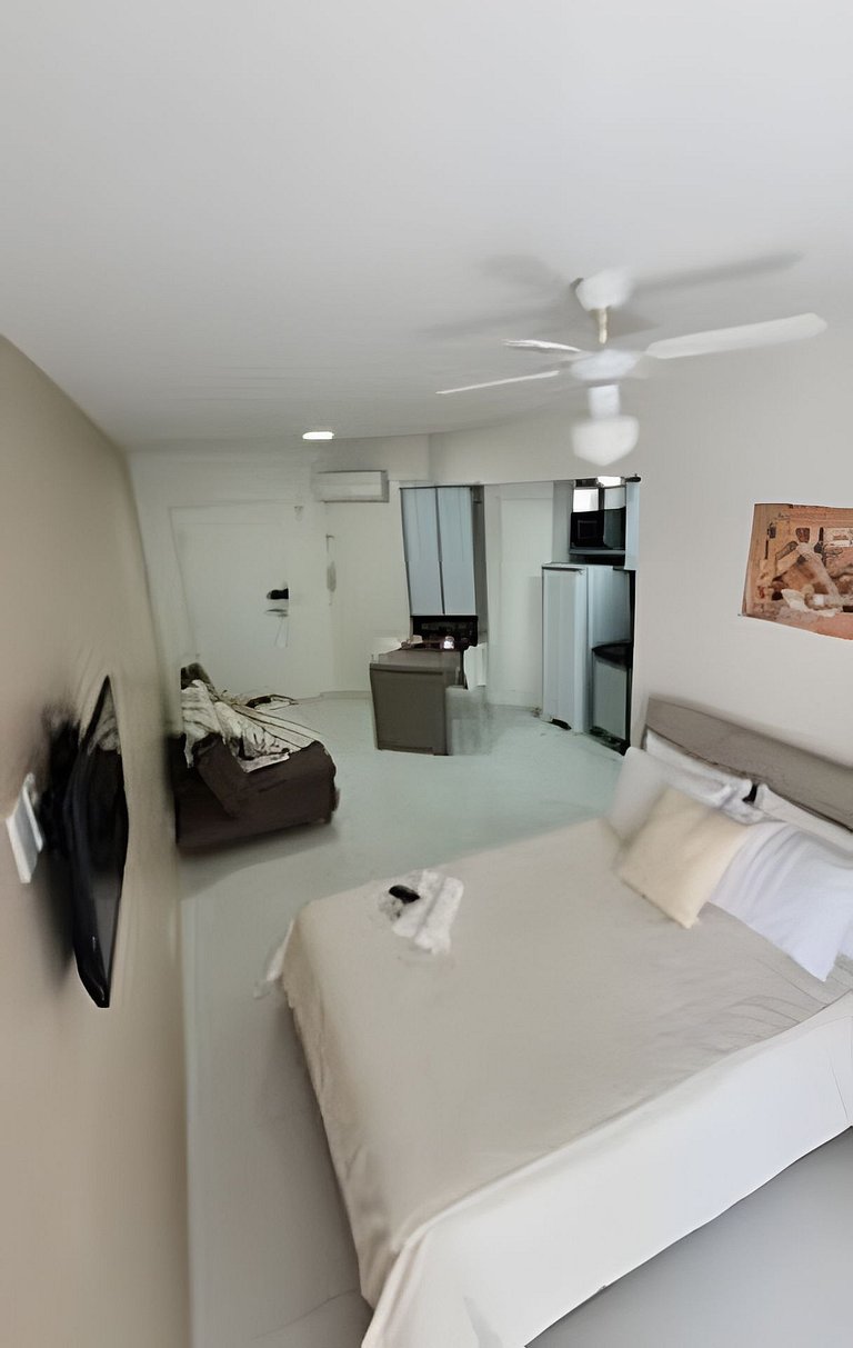 Excelente quarto e sala de frente para o mar.