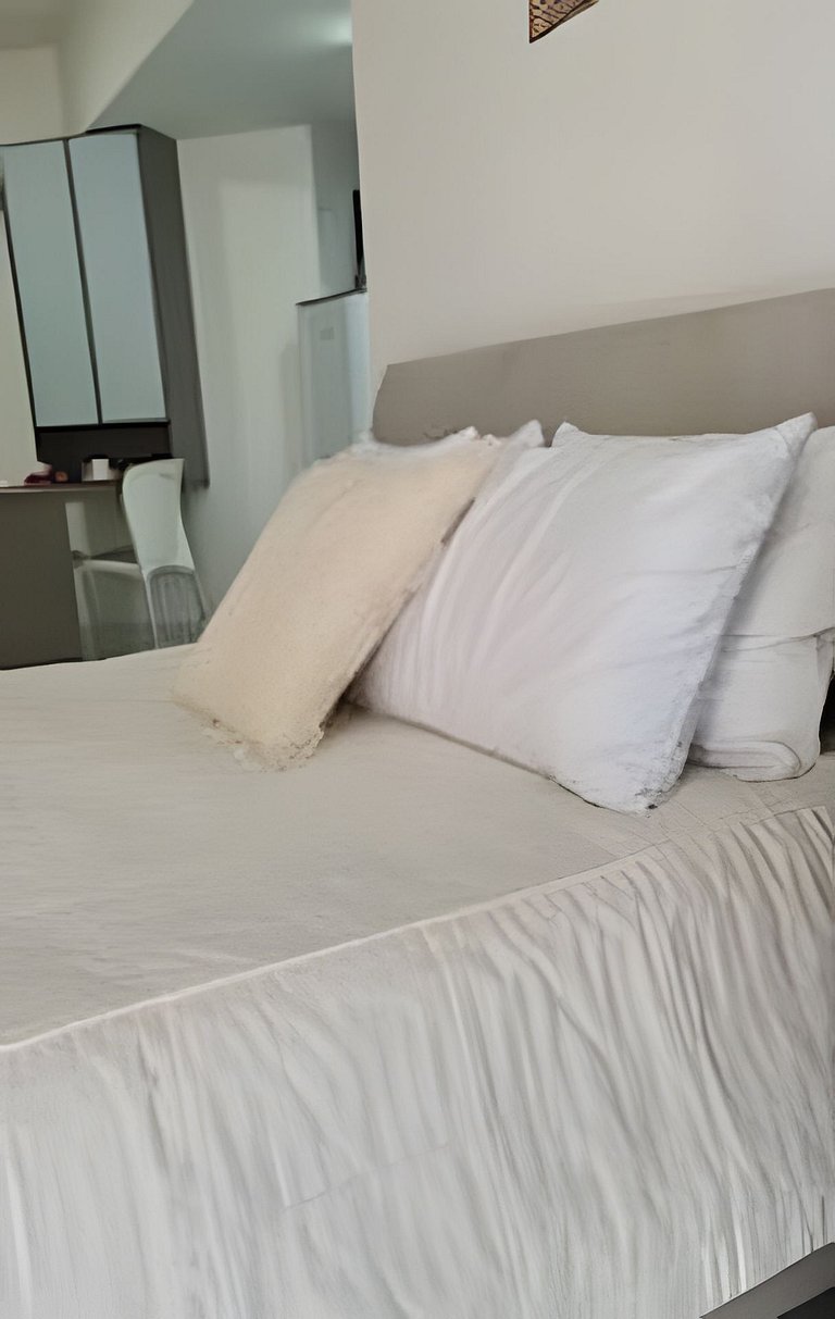 Excelente quarto e sala de frente para o mar.