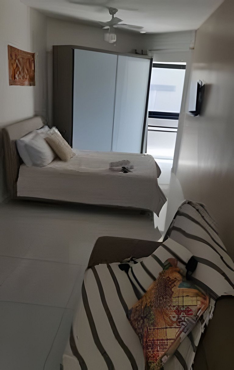 Excelente quarto e sala de frente para o mar.
