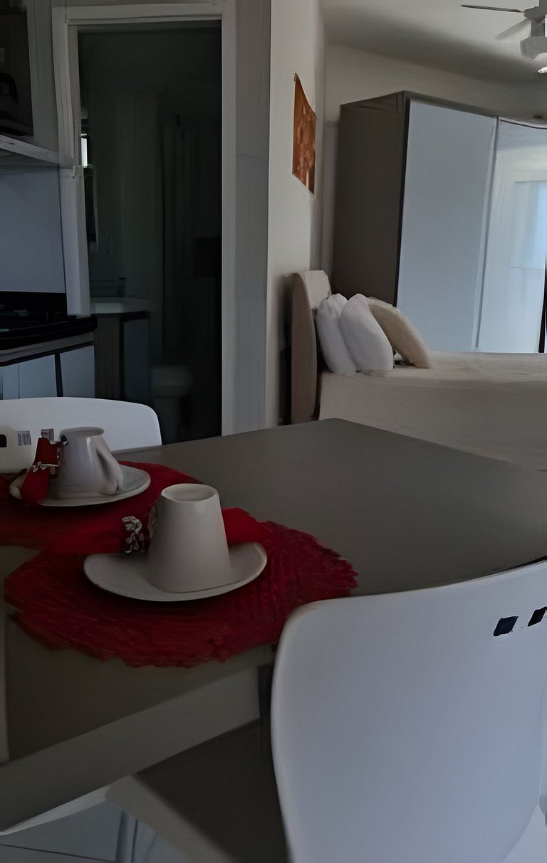 Excelente quarto e sala de frente para o mar.