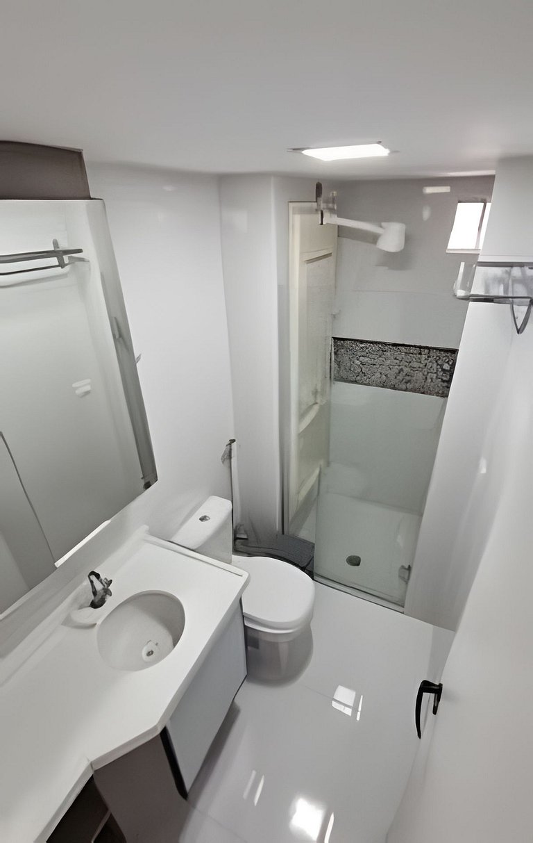 Excelente quarto e sala de frente para o mar.
