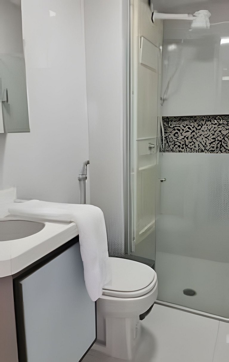 Excelente quarto e sala de frente para o mar.