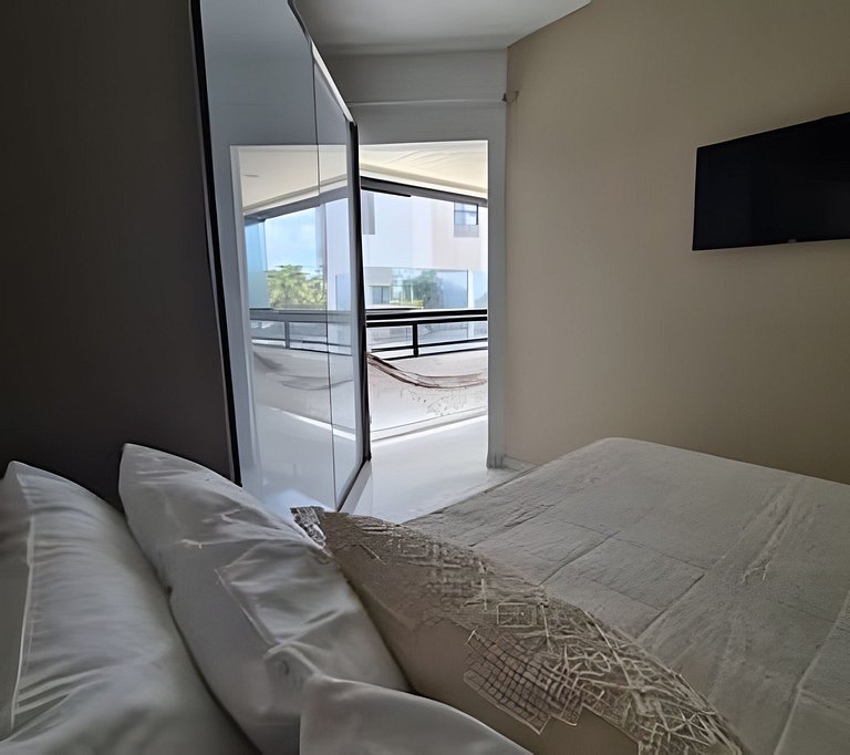 Excelente quarto e sala de frente para o mar.